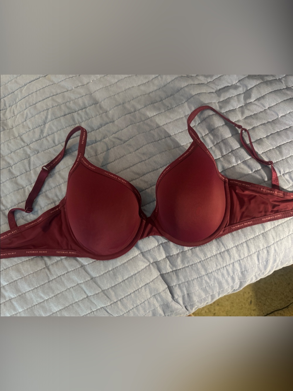 Victoria's Secret Smooth Molded Bra in Burgundy